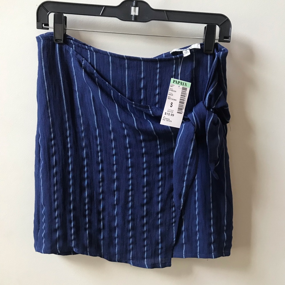 3/$15 NWT Papaya Blue Striped Tie Front Skirt